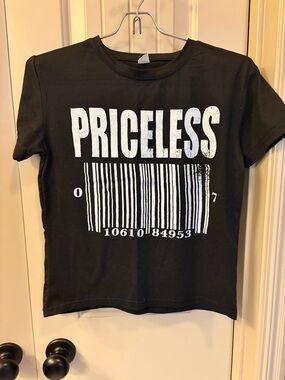 Priceless Graphic Crop Tee - Black